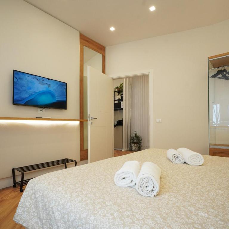 Peaceful 2 Bedrooms with patio, near Metro A - Two-Bedroom Apartment - 49