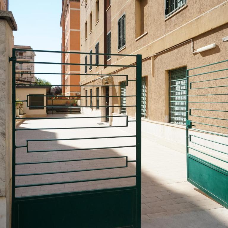 Peaceful 2 Bedrooms with patio, near Metro A - Two-Bedroom Apartment - 60
