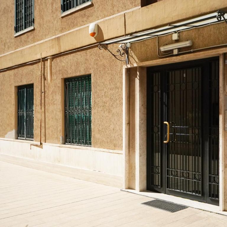 Peaceful 2 Bedrooms with patio, near Metro A - Two-Bedroom Apartment - 59