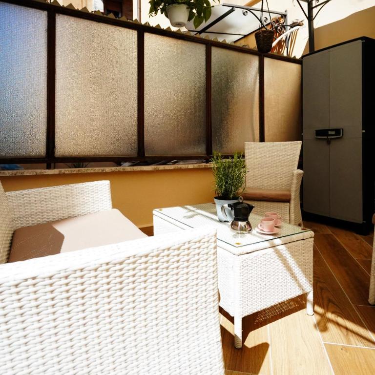 Peaceful 2 Bedrooms with patio, near Metro A - Two-Bedroom Apartment - 70