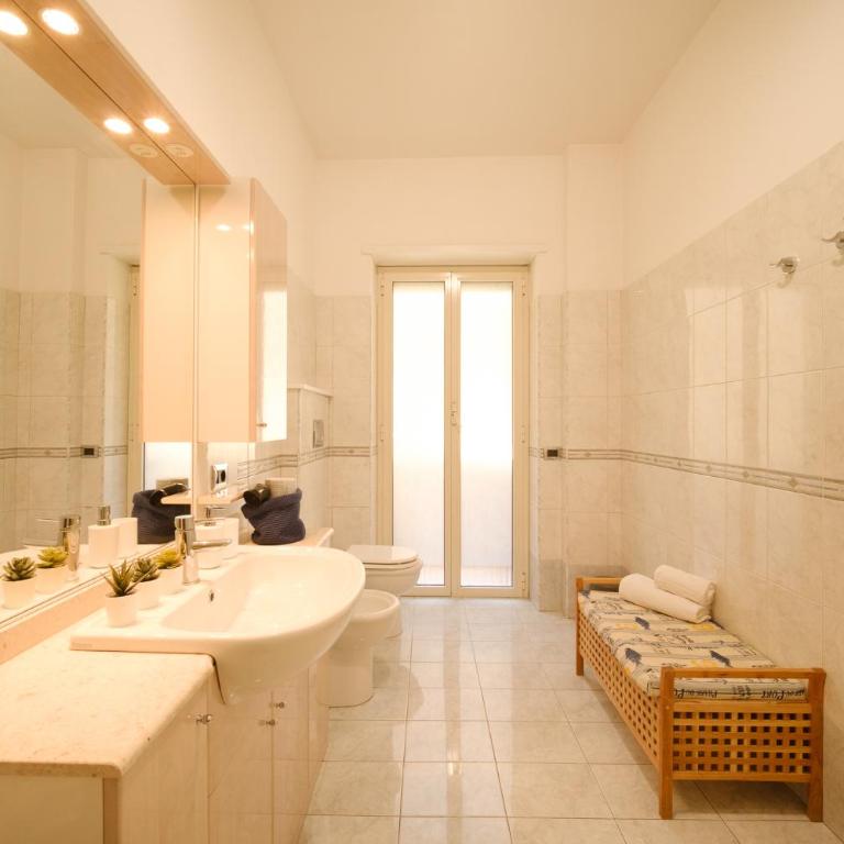 Midnight in Vatican - Camera Tripla con Bagno Privato Esterno - 2