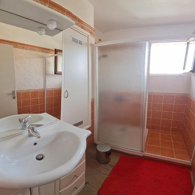 T3, 2ch, classé 3,parking gratuit sur place à 600m de la plage, des commerces ,du port proche st tropez - Appartement 2 Chambres - 44
