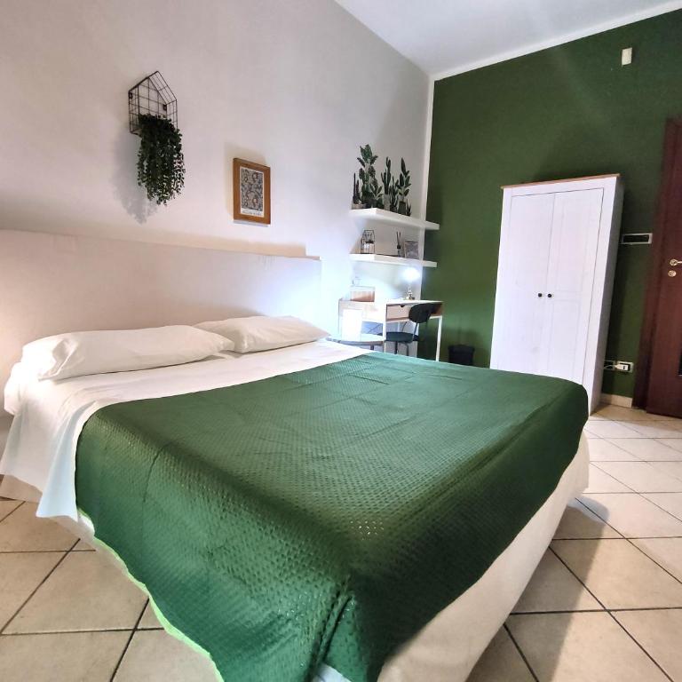 Casa Viola a 900 mt dalla Staz. Centrale - Camera Matrimoniale con Bagno Privato - 2