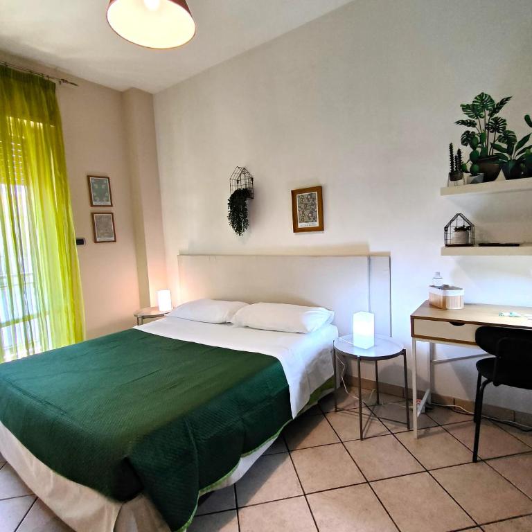 Casa Viola a 900 mt dalla Staz. Centrale - Camera Matrimoniale con Bagno Privato - 1