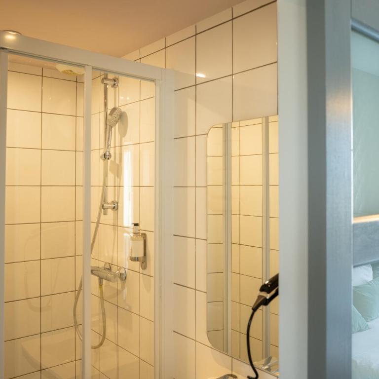 Hôtel Central - Chambre Double Supérieure avec Climatisation et Balcon - 8