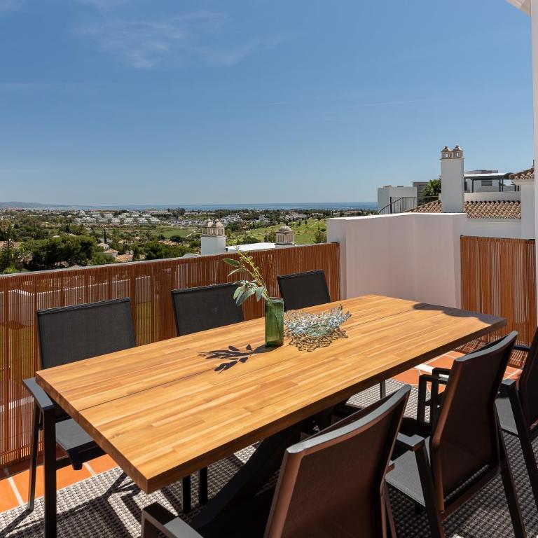 Sea View Penthouse - Magical Resort in the Heart of the Golf Paradise - Paraíso Pueblo, Benahavís - Apartment - 12