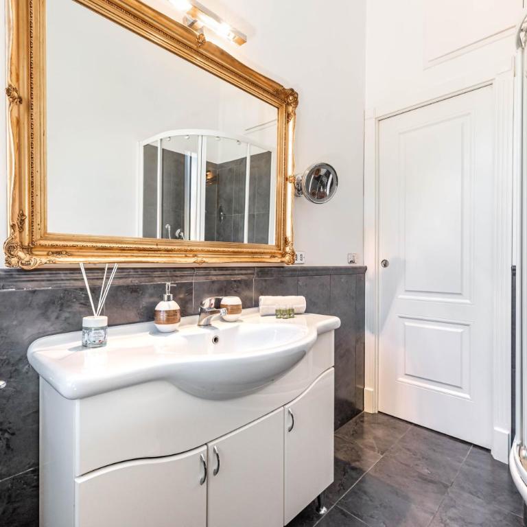 Splendida guest house a Villa Ada - Appartamento con 2 Camere da Letto - 3