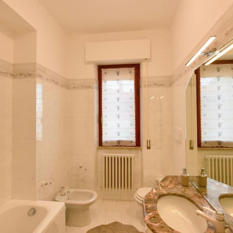 Superior 2 bed apt AC Parking WiFi - Sirolo centro - Two-Bedroom Apartment - 17