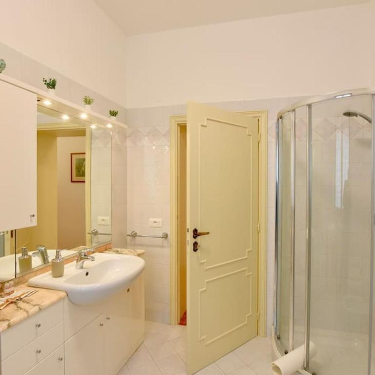 Superior 2 bed apt AC Parking WiFi - Sirolo centro - Two-Bedroom Apartment - 9