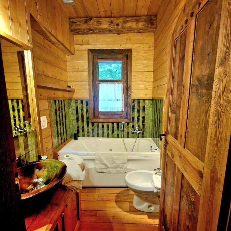 Chalet Euthalia Restaurant & Suites - Double Room with Spa Bath - 1