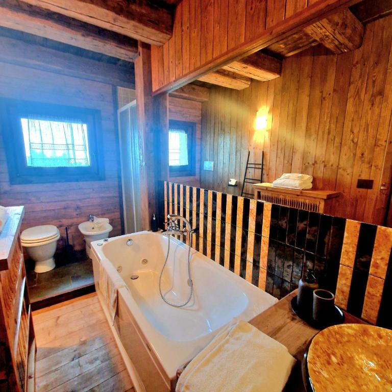 Chalet Euthalia Restaurant & Suites - Deluxe Suite with Spa Bath - 1