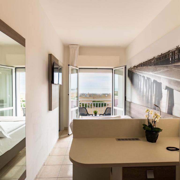 Hotel Lux - Camera Singola con Vista Mare - 3