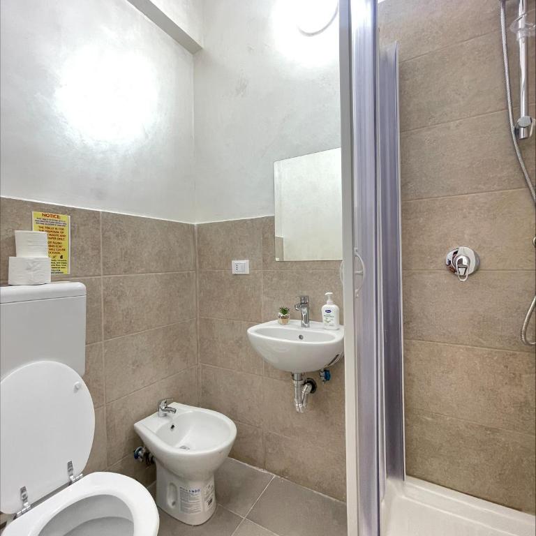 Romoli Rooms and suites - Camera Matrimoniale con Balcone - 5