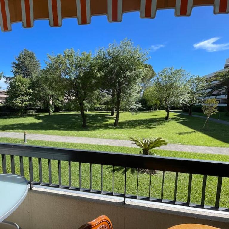 grand appartement 74m2 refait à neuf à 5mn de la mer dans grand parc botanique - Two-Bedroom Apartment - 13