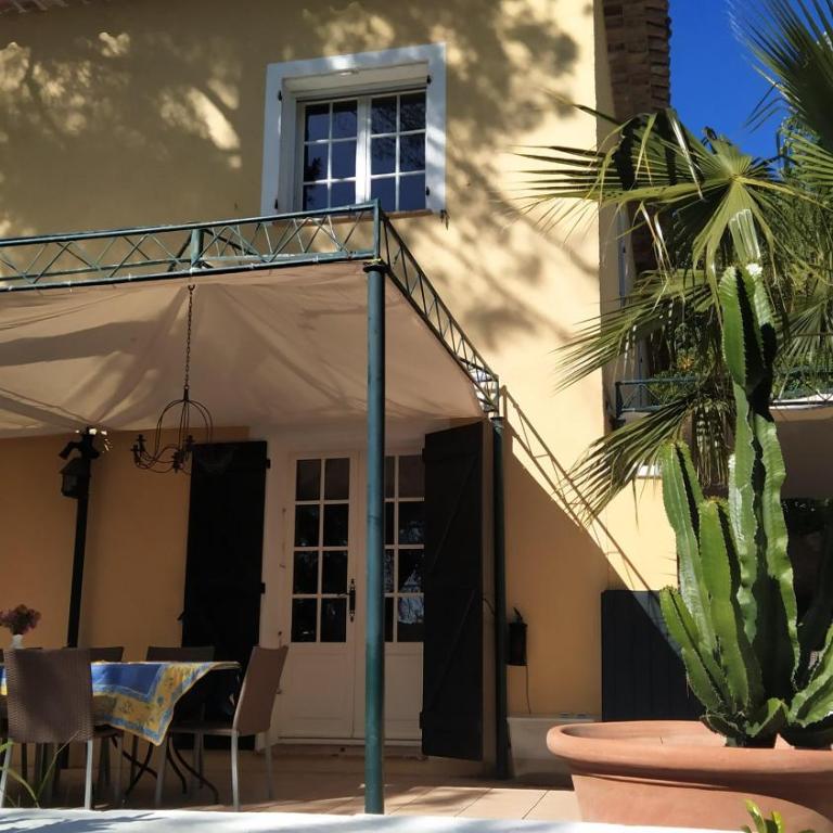 Cote d'Azur Villa mit Haupt und Nebenhaus, Pool und Poolküche - Villa avec Piscine Privée - 3