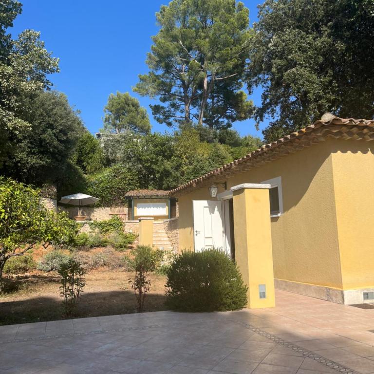 Cote d'Azur Villa mit Haupt und Nebenhaus, Pool und Poolküche - Villa avec Piscine Privée - 5