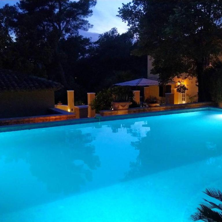 Cote d'Azur Villa mit Haupt und Nebenhaus, Pool und Poolküche - Villa avec Piscine Privée - 6