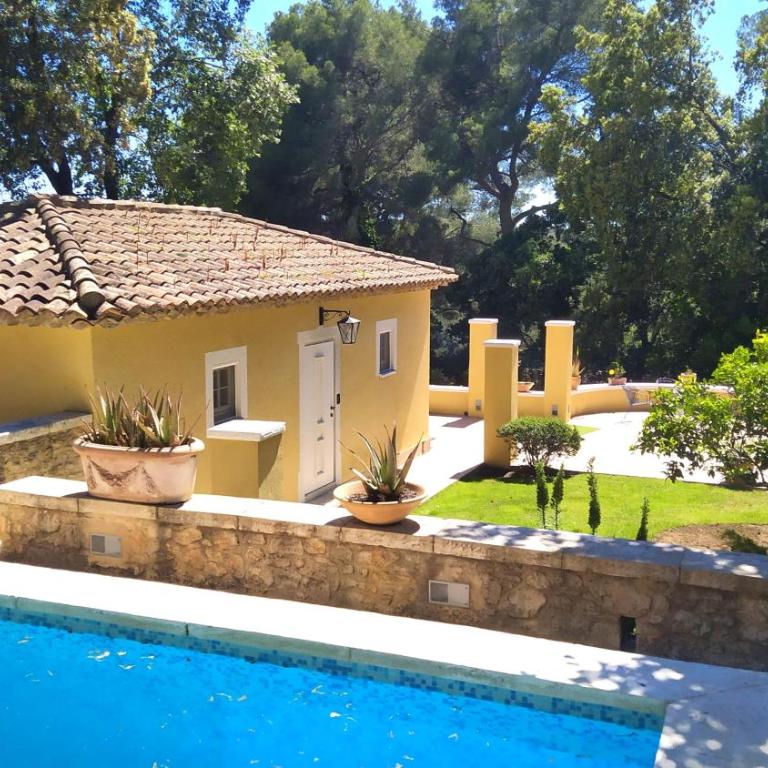 Cote d'Azur Villa mit Haupt und Nebenhaus, Pool und Poolküche - Villa avec Piscine Privée - 13