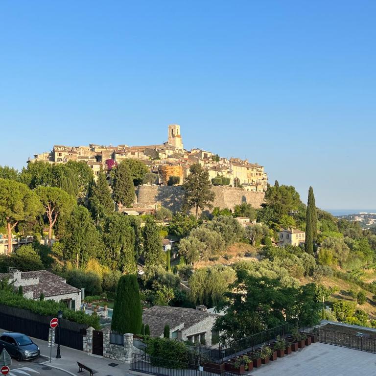 Cote d'Azur Villa mit Haupt und Nebenhaus, Pool und Poolküche - Villa avec Piscine Privée - 28