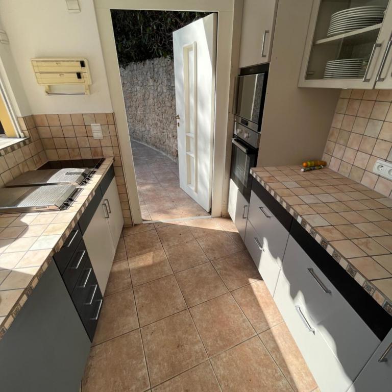 Cote d'Azur Villa mit Haupt und Nebenhaus, Pool und Poolküche - Villa avec Piscine Privée - 24