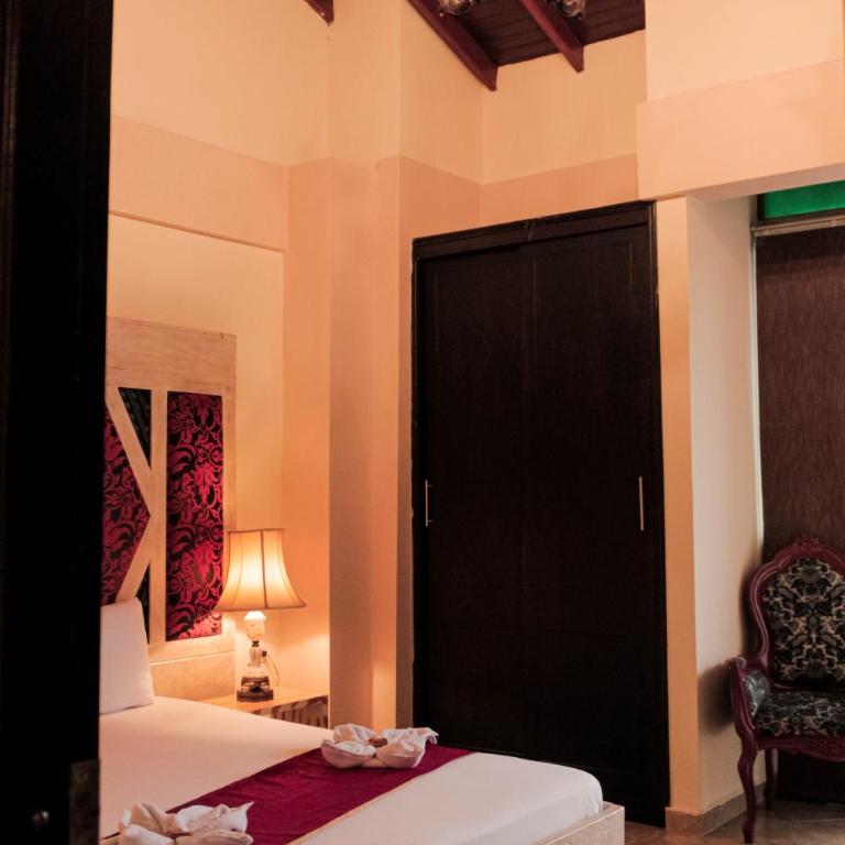 Hotel Plaza Garibaldi - Queen Room with Balcony - 4