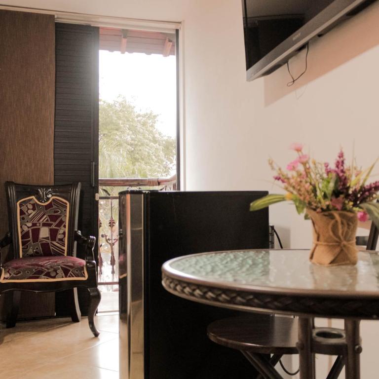 Hotel Plaza Garibaldi - Queen Room with Balcony - 7