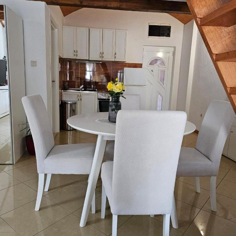 Apartments Carpe Diem - Deluxe Top Floor Apartment with Balcony and Partial Sea View - 6