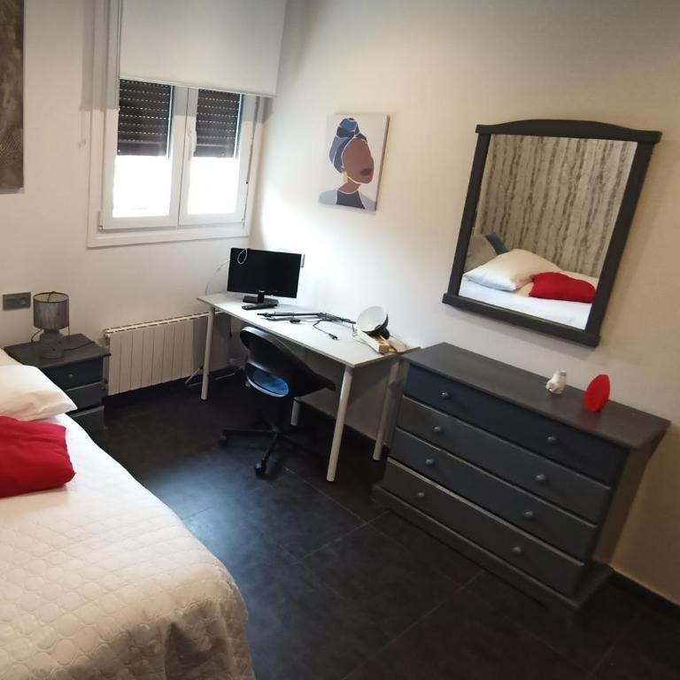 OUH Candy Box - Three-Bedroom Apartment - 15