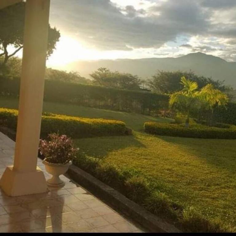 Quinta en el Valle de Yunguilla - Casa de 6 dormitorios - 1