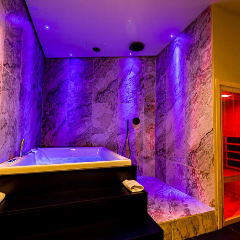 Amari120Suite&Spa - King Room with Spa Bath - 11