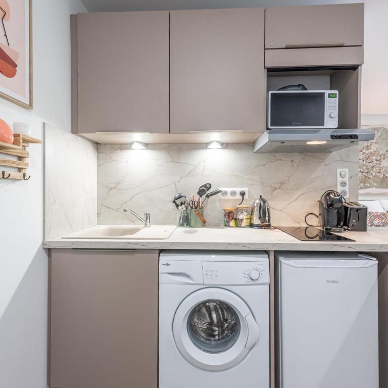 Le Bonlieu 3 - Joli studio avec balcon en plein coeur de la ville - Appartement - 23