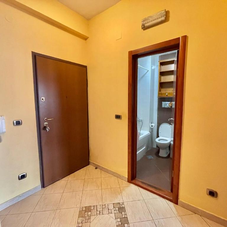 Heart of the City Stunning comfort,Balcony ,Netflix,Free Wi-Fi - Deluxe One-Bedroom Apartment with City View - 9
