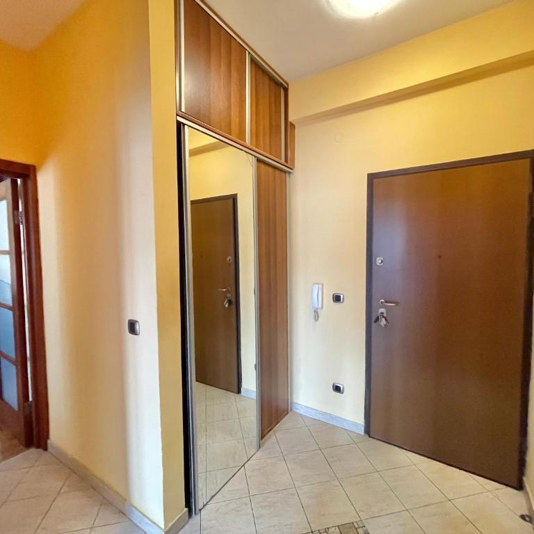 Heart of the City Stunning comfort,Balcony ,Netflix,Free Wi-Fi - Deluxe One-Bedroom Apartment with City View - 8