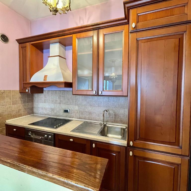 Heart of the City Stunning comfort,Balcony ,Netflix,Free Wi-Fi - Deluxe One-Bedroom Apartment with City View - 6