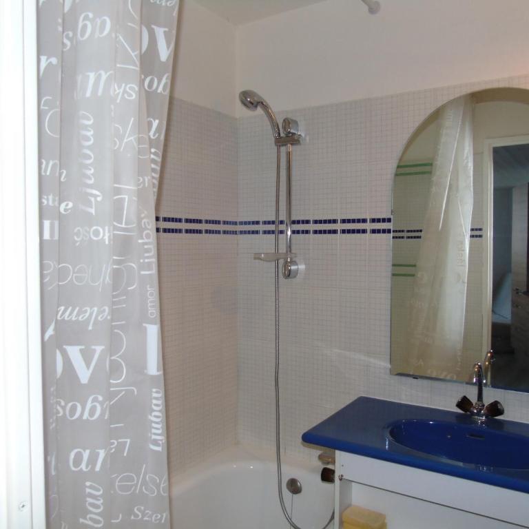 Appartement rénové 2 pièces pour 4 pers, balcon, proche télécabine, commerces, et écoles de ski - FR-1-561-33 - Apartment (4 Erwachsene) - 6