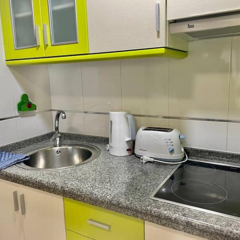 Enjoy Apartment beautiful sea view, perfect for cyclists - One-Bedroom Apartment with Sea View and Balcony - 12