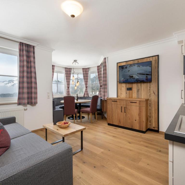 Hotel Almschlössl & Schrotteralm - Apartment mit 2 Schlafzimmern, einem Balkon und Panoramablick - 11