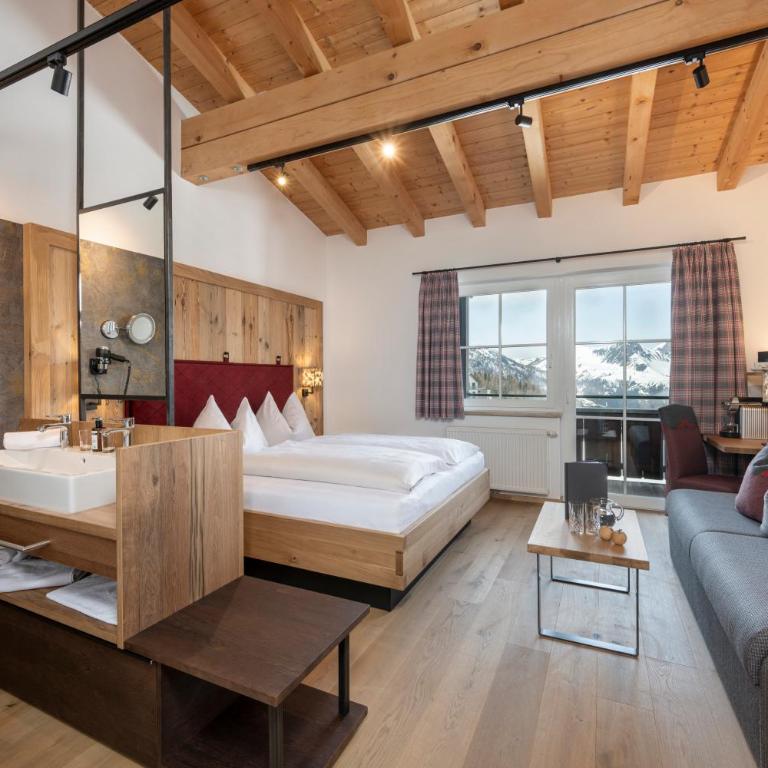 Hotel Almschlössl & Schrotteralm - Doppelzimmer mit Balkon und Panoramablick - 1