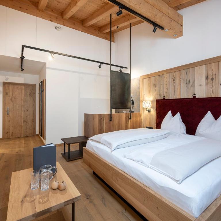 Hotel Almschlössl & Schrotteralm - Doppelzimmer mit Balkon und Panoramablick - 3