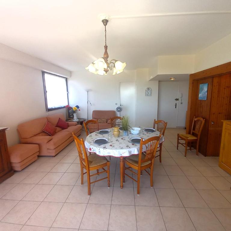 Royan Pontaillac – APPARTEMENT VUE MER – balcon – WIFI – confort simple - Appartamento con Vista Mare - 3