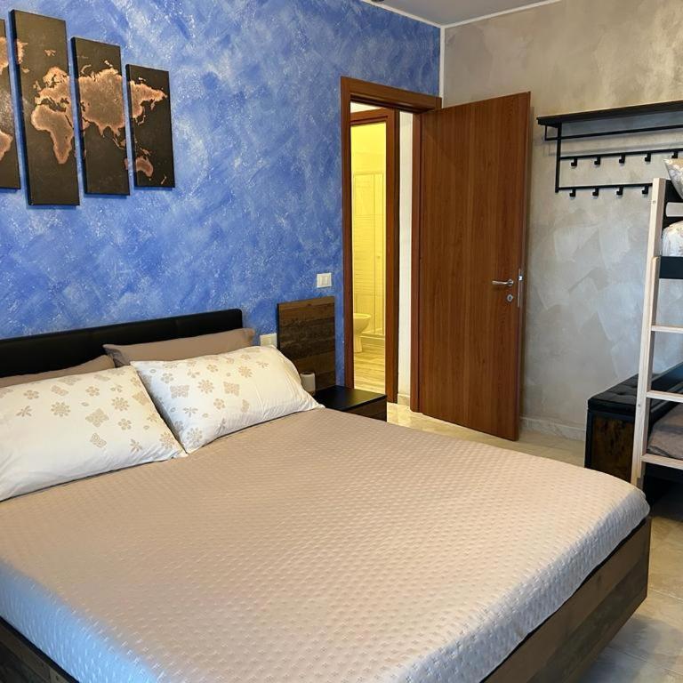 Triangolo delle Bermuda B&B - Quadruple Room with Balcony - 5