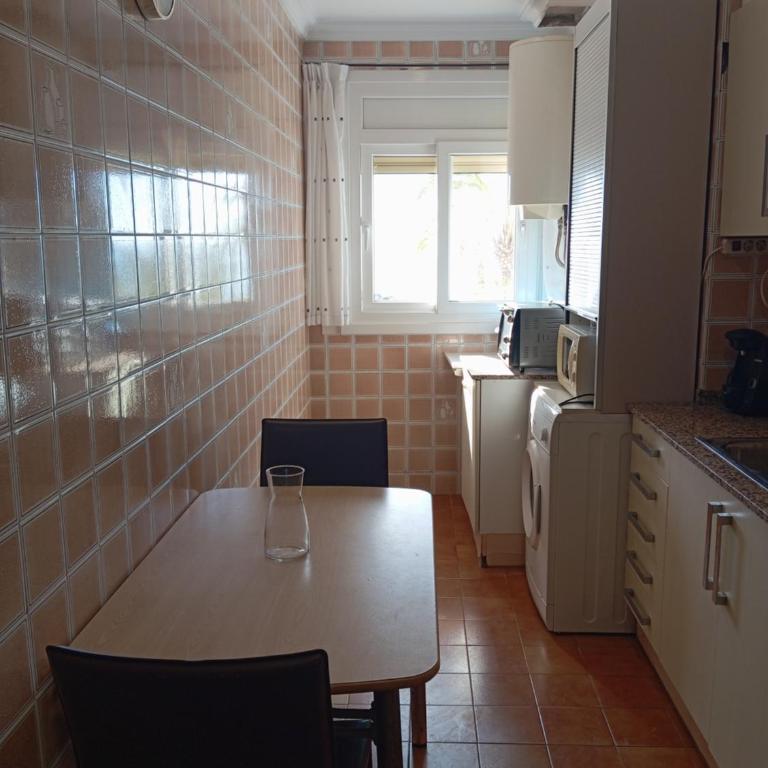 Alojamiento en primera linea - Three-Bedroom Apartment - 8