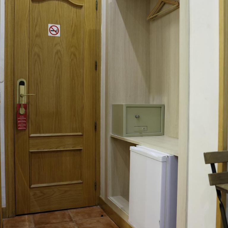 Hostal Las Fuentes - Superior Double Room - 2