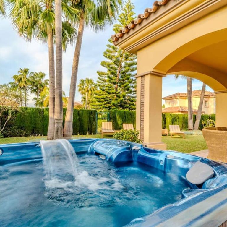 Cozy Villa in Marbella-Estepona - Villa - 1