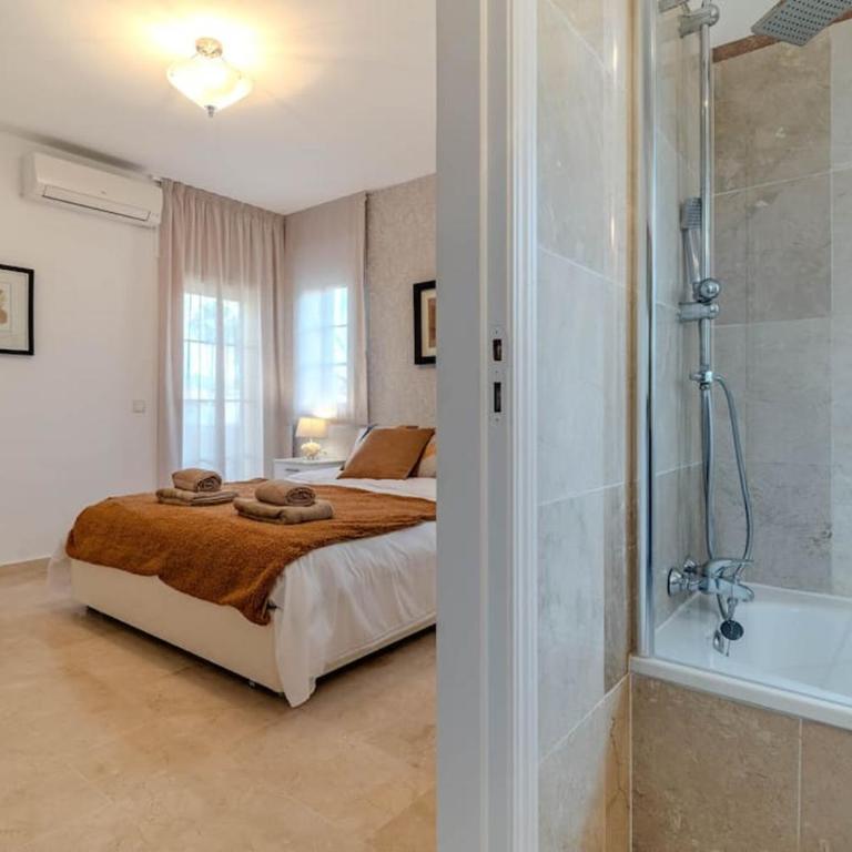 Cozy Villa in Marbella-Estepona - Villa - 2