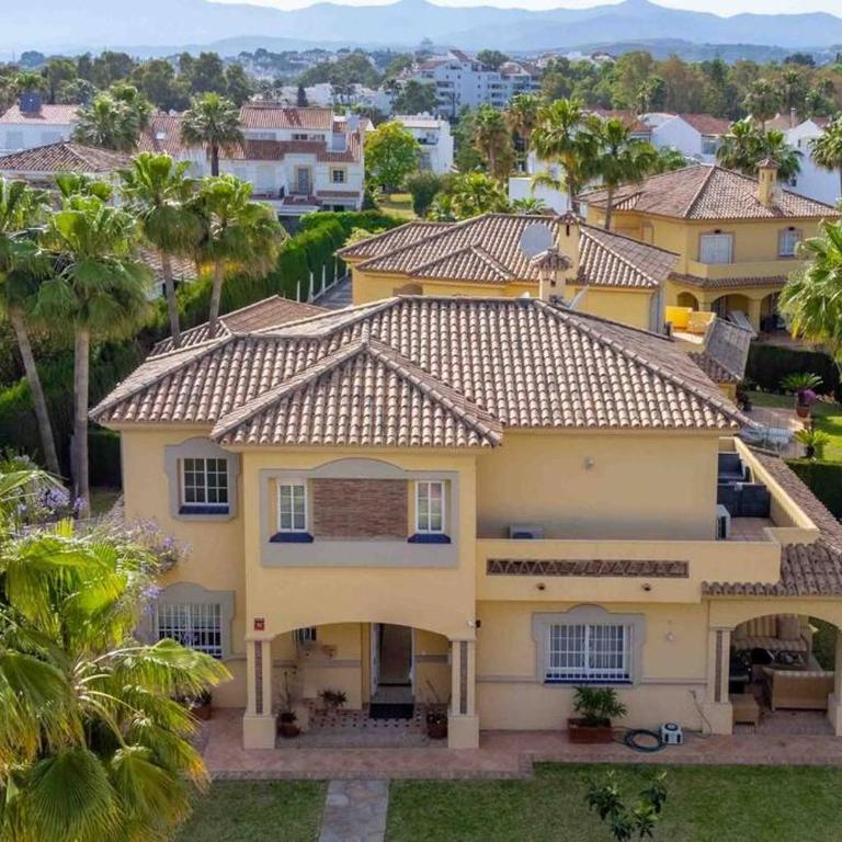 Cozy Villa in Marbella-Estepona - Villa - 20