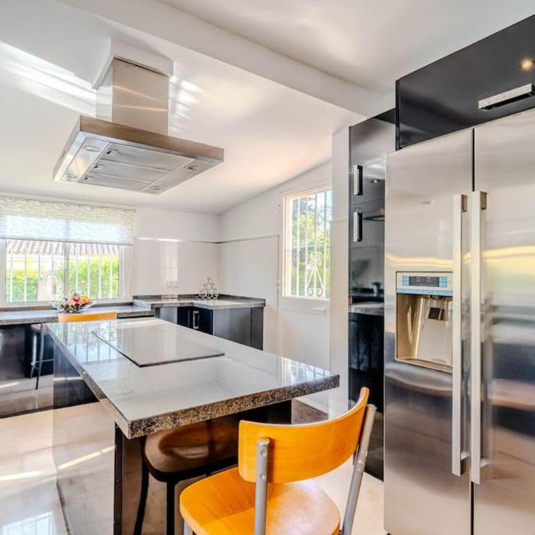 Cozy Villa in Marbella-Estepona - Villa - 53