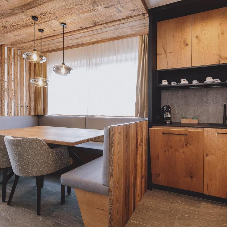 ZAGLGUT Premium Hotel & Chalets, Zell am See-Kaprun - Wellness & Infinity Pool, Air Conditioning, Panoramic Views & Summer Card Included - Chalet mit 1 Schlafzimmer - 2