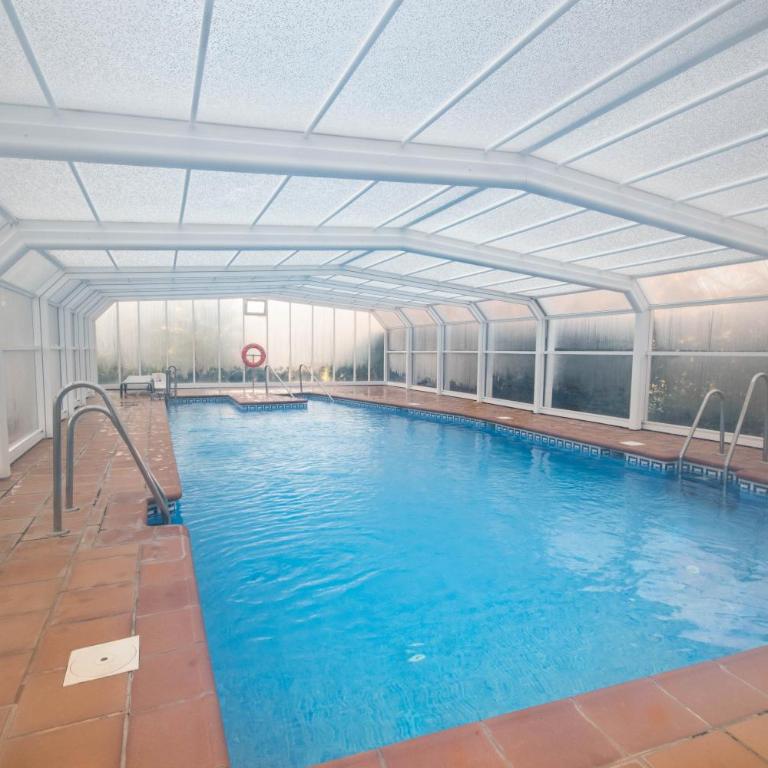 Holiday apartment with private terrace, just 10 minutes by car from Elviria Beach, Marbella - Three-Bedroom Apartment - 24
