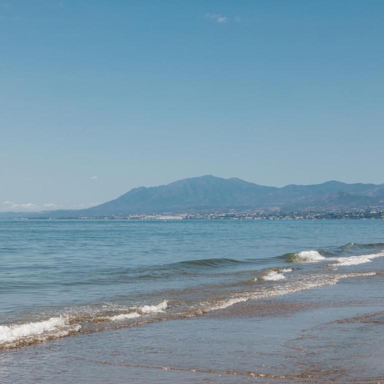 Holiday apartment with private terrace, just 10 minutes by car from Elviria Beach, Marbella - Three-Bedroom Apartment - 28